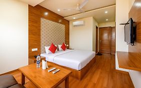 Hotel Black Diamond, Patiala Chok 2 Min From Zirakpur Bus Stand